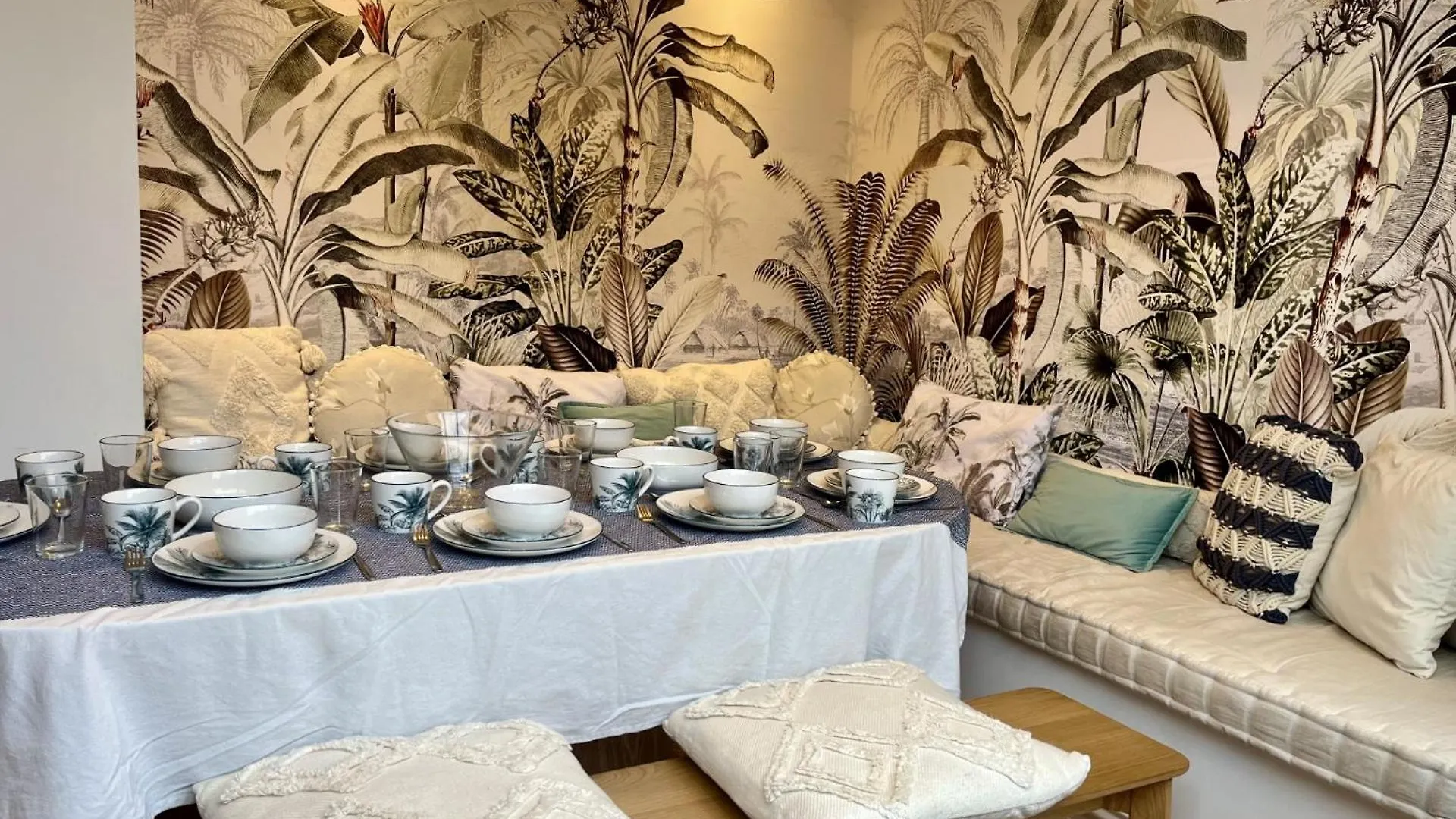 Stunning Four Bedroom Cardiff House Holiday home