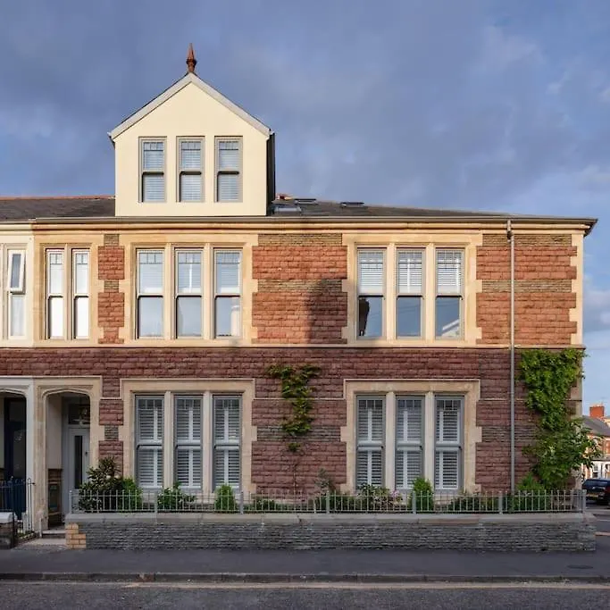 Stunning Four Bedroom Cardiff House